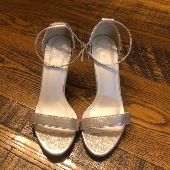 David’s Bridal Open Toed Gold Metallic Heels - Picture 2 of 5